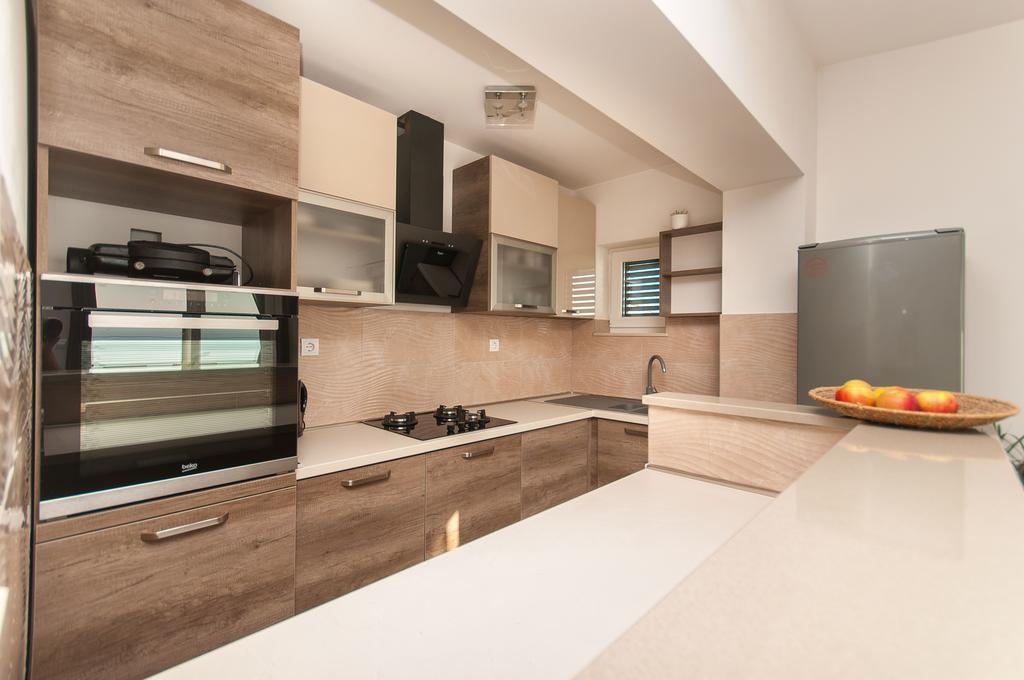 Apartment Lelas Omiš Exterior foto